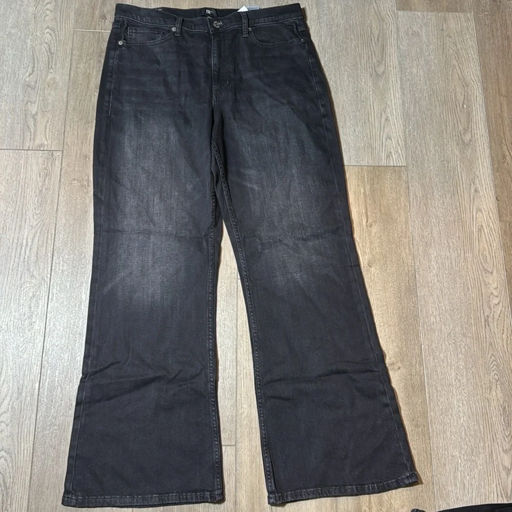 NWT! Banana Republic Black Wash The Relaxed Flare Jean - Size 32 🩷
